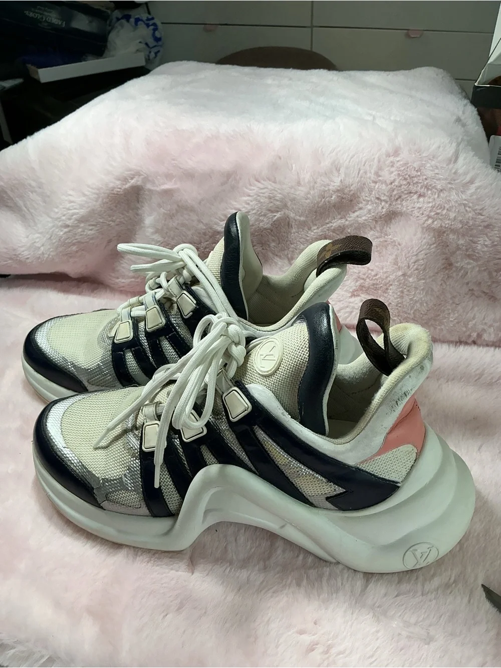 Louis Vuitton White and Black LV Logo Lace-Up Sneakers B13